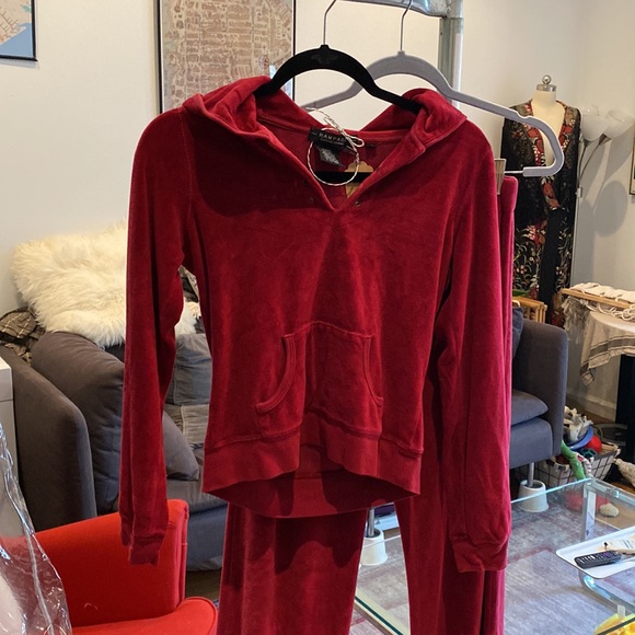 Vintage Velour track suit - aka vintage JLO suit - Picture 2 of 4